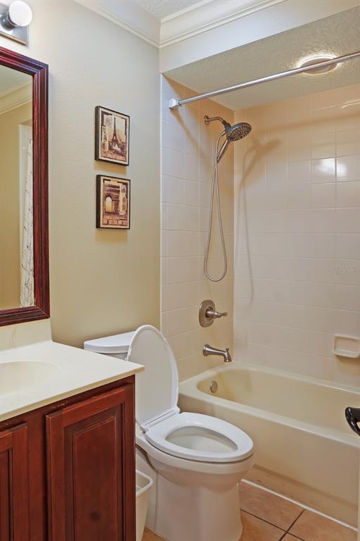 124 Spring Glen Drive DeBary, FL 32713 - Photo 25 of 40 a bathroom with a sink a toilet and a bathtub