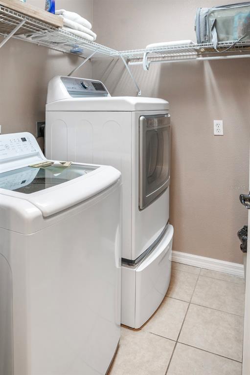 124 Spring Glen Drive DeBary, FL 32713 - Photo 31 of 40 a utility room with dryer and washer