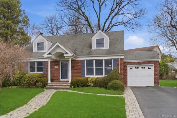 $739,999 | 2 Selden Drive, East Northport, NY 11731