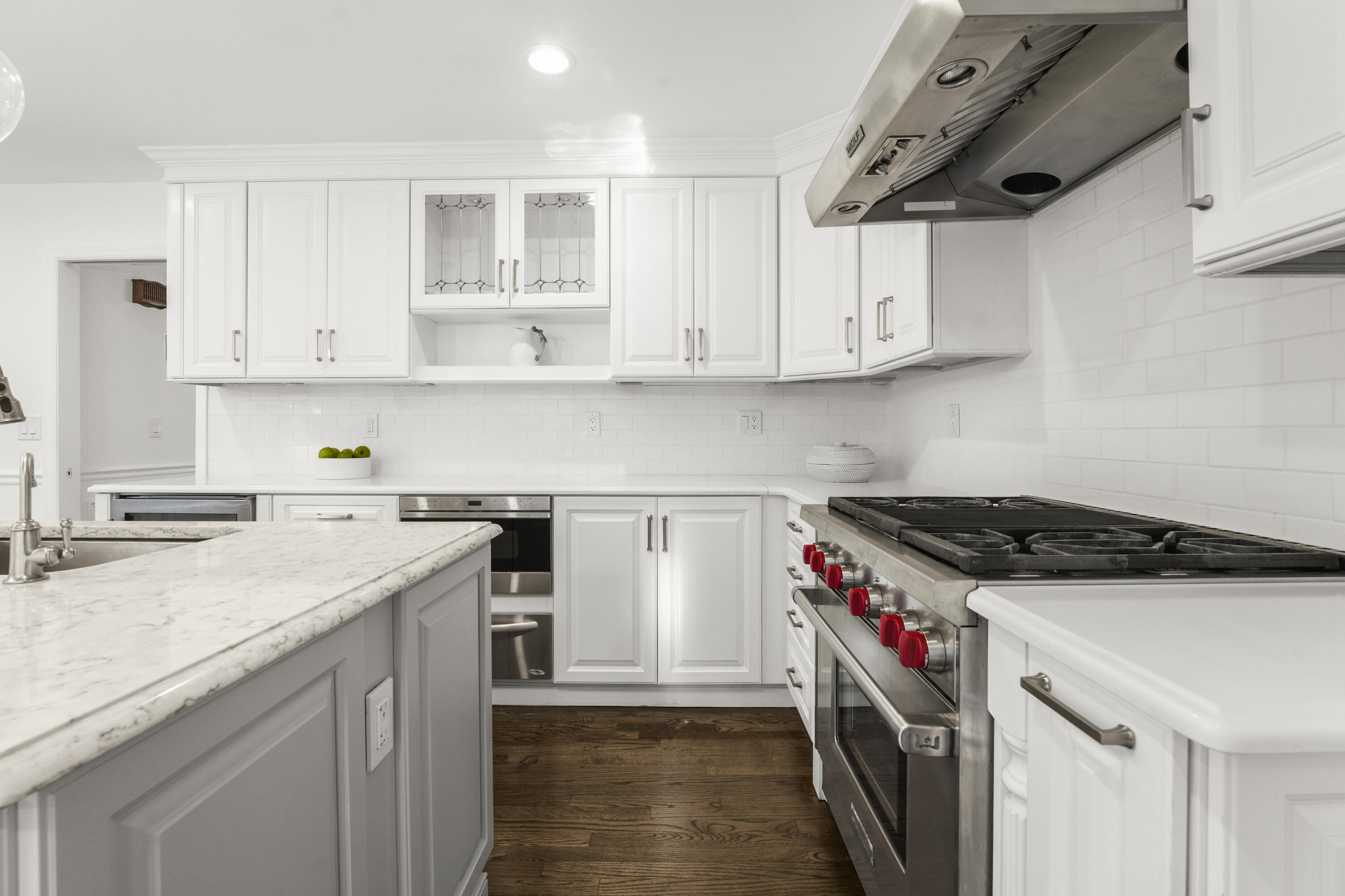 48 Country Club Road Darien, CT 06820 - Photo 8 of 36 a kitchen with a stove a sink and a refrigerator