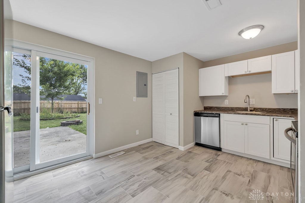 7654 Rothfield Drive Huber Heights, OH 45424 - Photo 6 of 33