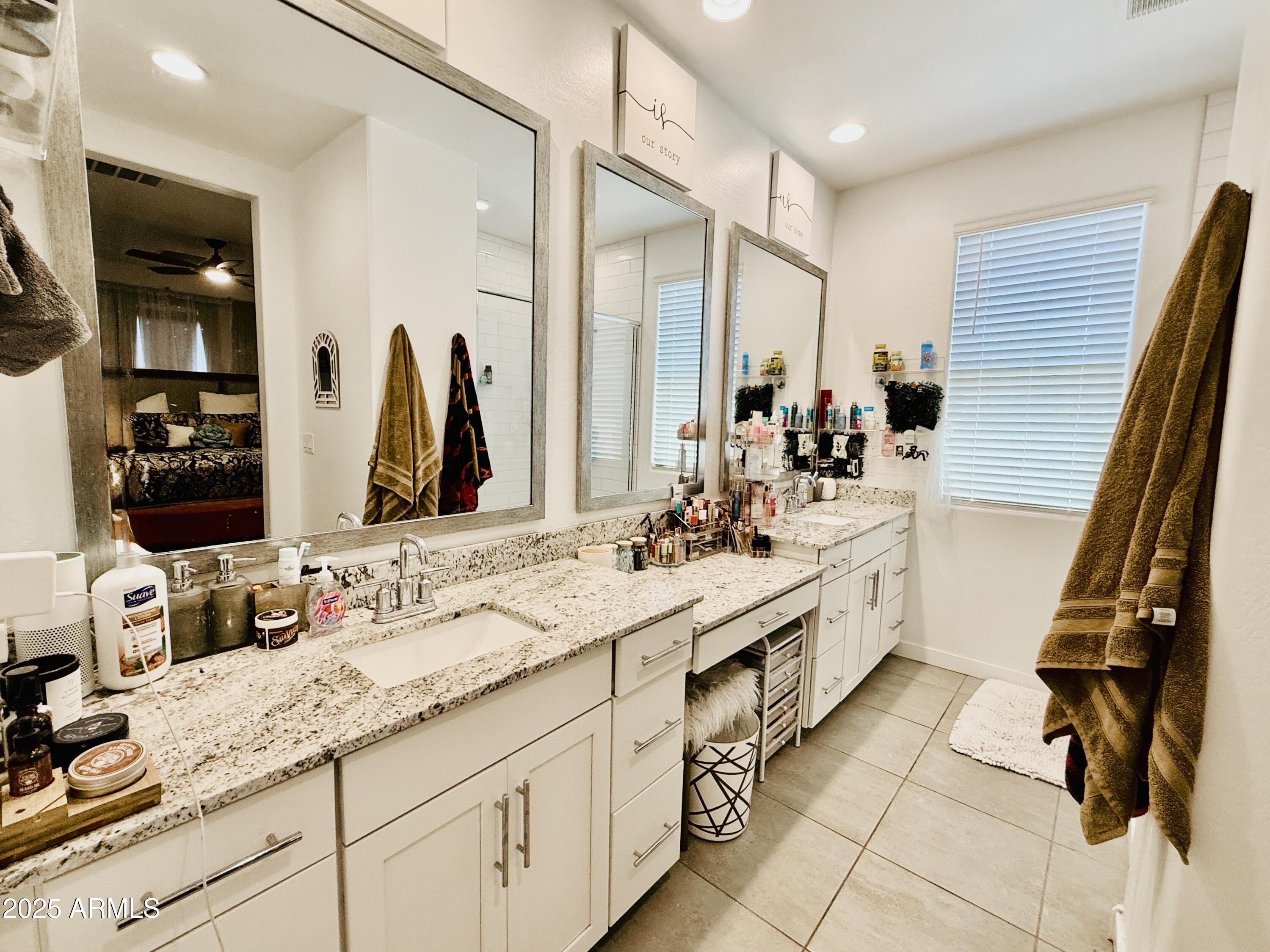 1657 West Monte Way Phoenix, AZ 85041 - Photo 14 of 28 E1484D3E-010D-456E-BF05-440873F91B9C_1_2