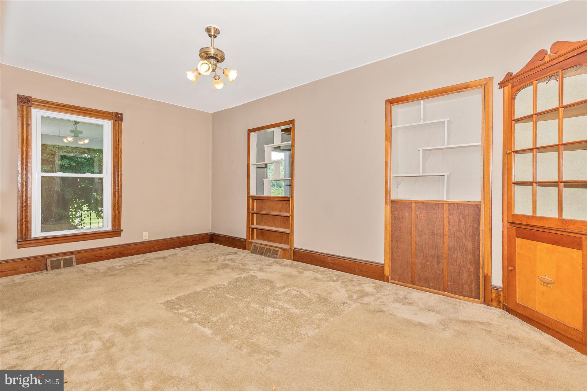 5405 Buffalo Road Mount Airy, MD 21771 - Photo 9 of 30 Living Room