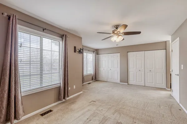 $264,900 | 934 Surrey Lane, Unit 2, Sleepy Hollow, IL 60118