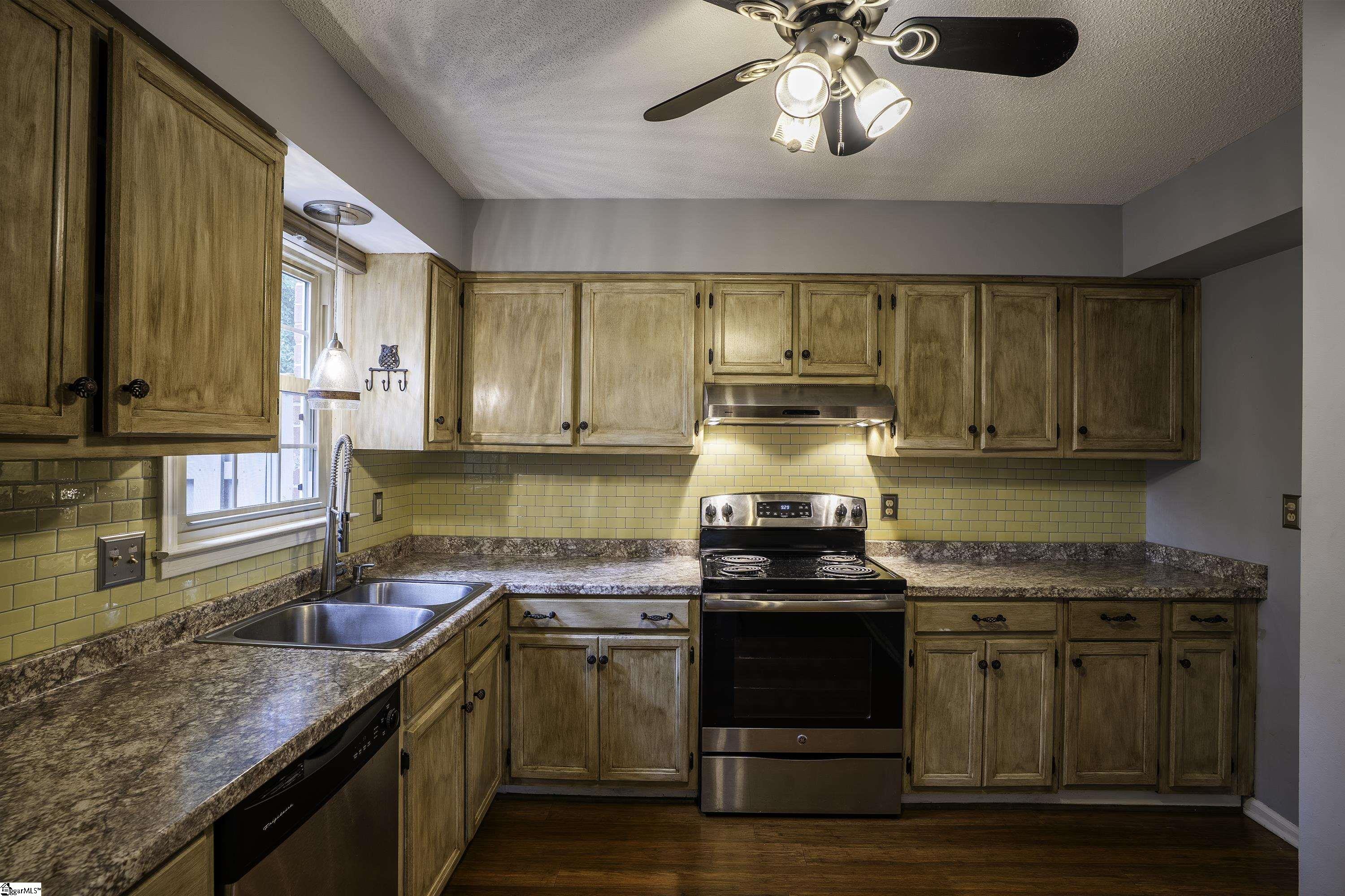710 Hunts Bridge Road, Unit 16 Greenville, SC 29617 - Photo 9 of 38
