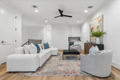 $1,299,000 | 20 Crain Sq Boulevard, Houston, TX 77025