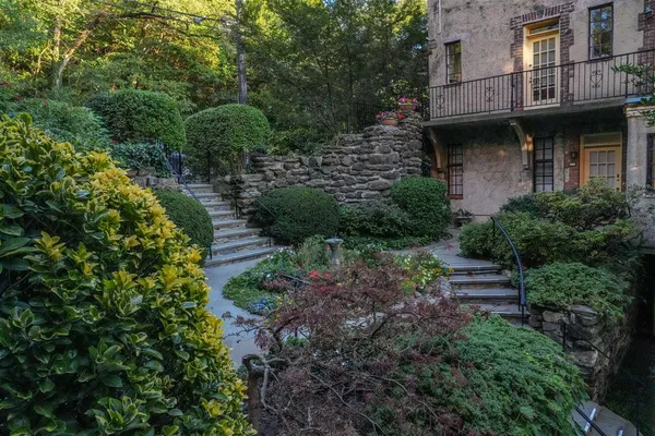 $899,000 | 2501 Palisade Avenue, Unit G1 | Spuyten Duyvil