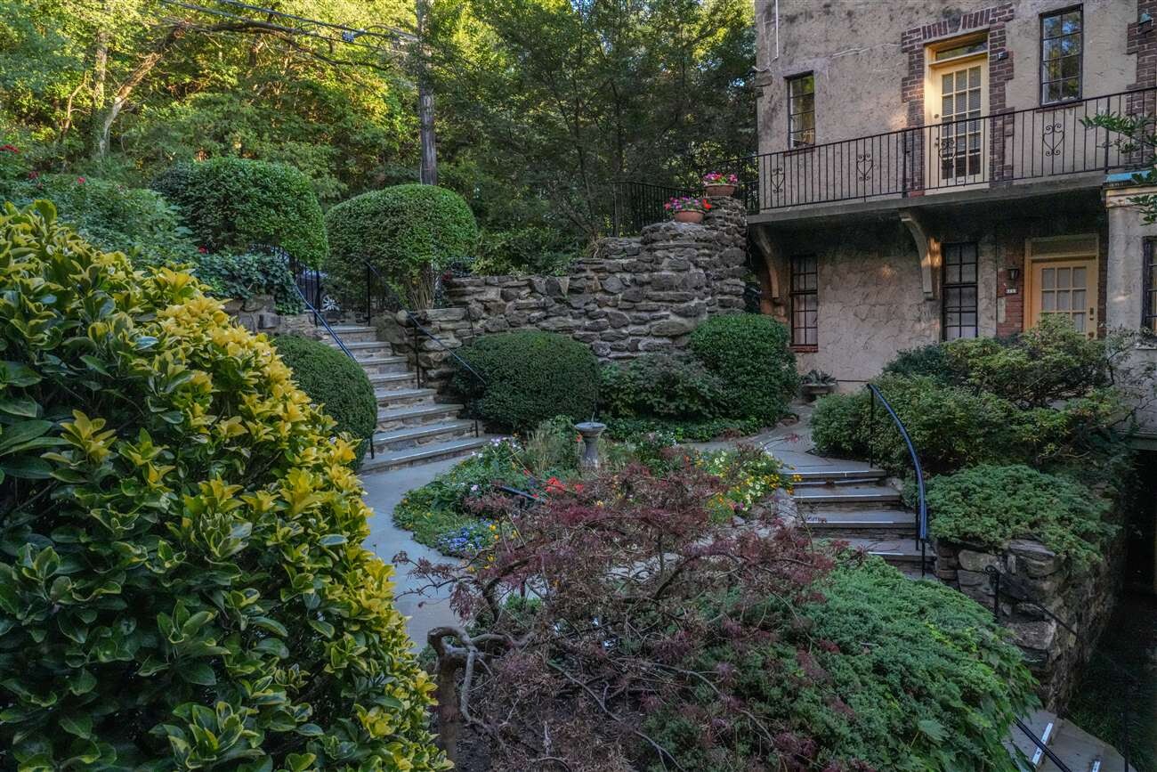 2501 Palisade Avenue, Unit G1 Bronx, NY 10463 - Photo 17 of 24 a view of a house with a garden