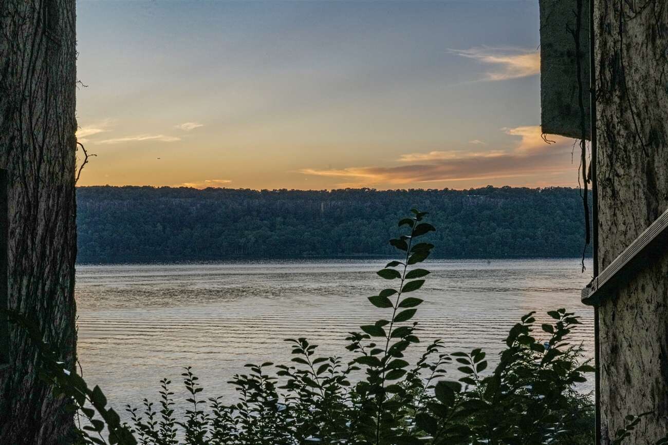 2501 Palisade Avenue, Unit G1 Bronx, NY 10463 - Photo 2 of 24 a view of a lake