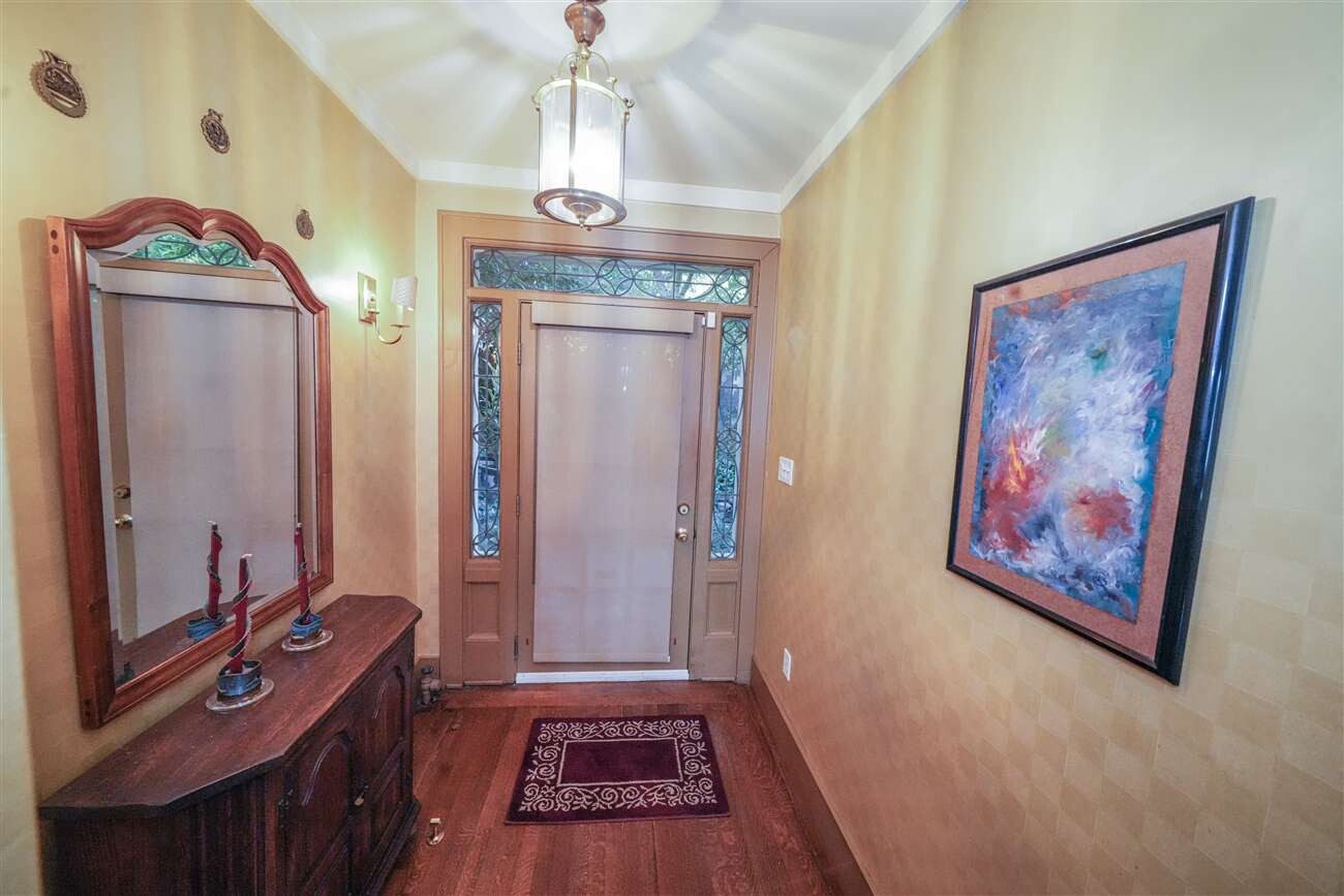 2501 Palisade Avenue, Unit G1 Bronx, NY 10463 - Photo 6 of 24 a view of a workspace with furniture and chandelier