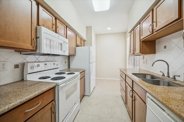 $194,900 | 2700 Revere Street, Unit 142, Houston, TX 77098