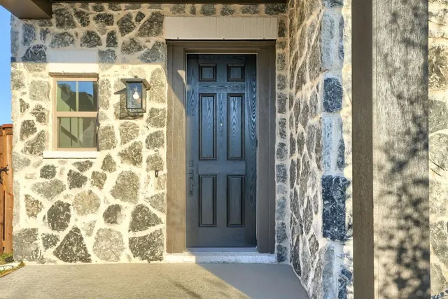 a view of entryway with a front door
