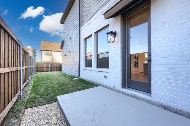 a view of a porch of the house
