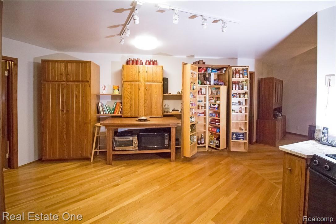9254 Mabley Hill Road Fenton, MI 48430 - Photo 5 of 34 Kitchen (1).jpg