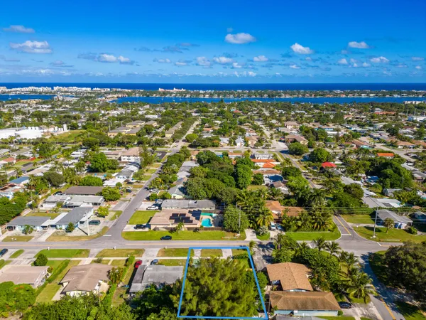 $472,000 | 609 South Arnold Avenue, Lantana, FL 33462