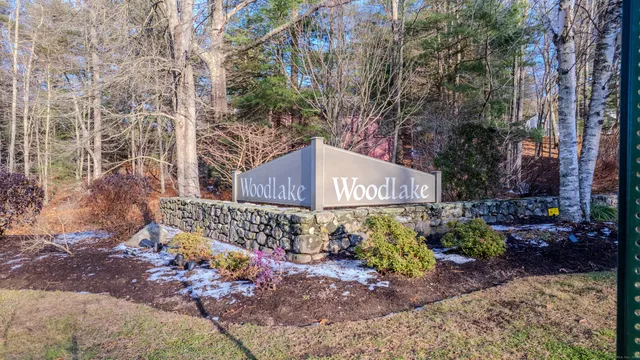 $299,990 | 4 Fox Run, Unit 4, Woodbury, CT 06798