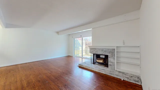 $299,990 | 4 Fox Run, Unit 4, Woodbury, CT 06798