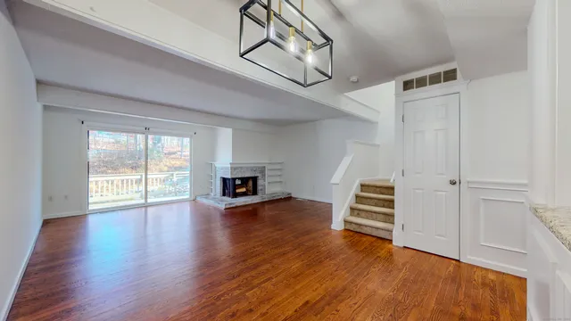 $299,990 | 4 Fox Run, Unit 4, Woodbury, CT 06798