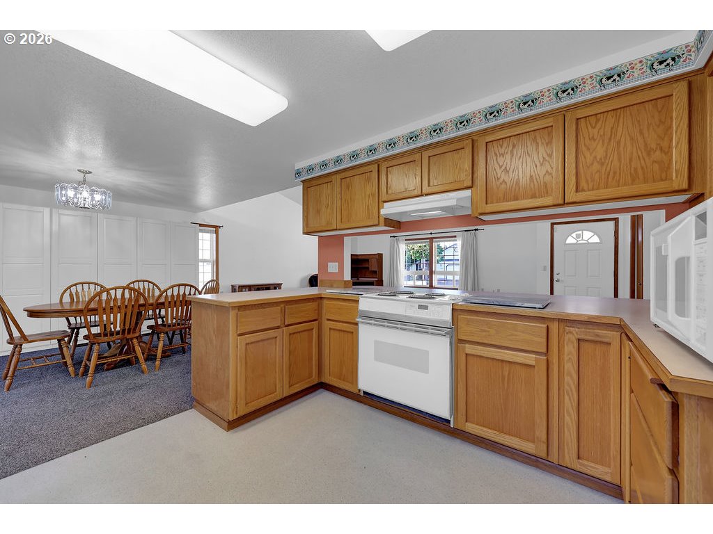 1931 Bonnie Lane Springfield, OR 97477 - Photo 17 of 41