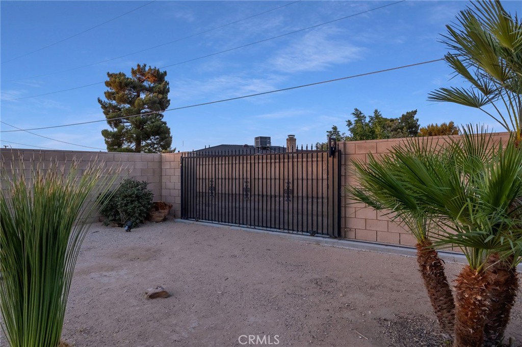 14231 Tawya Road Apple Valley, CA 92307 - Photo 34 of 36