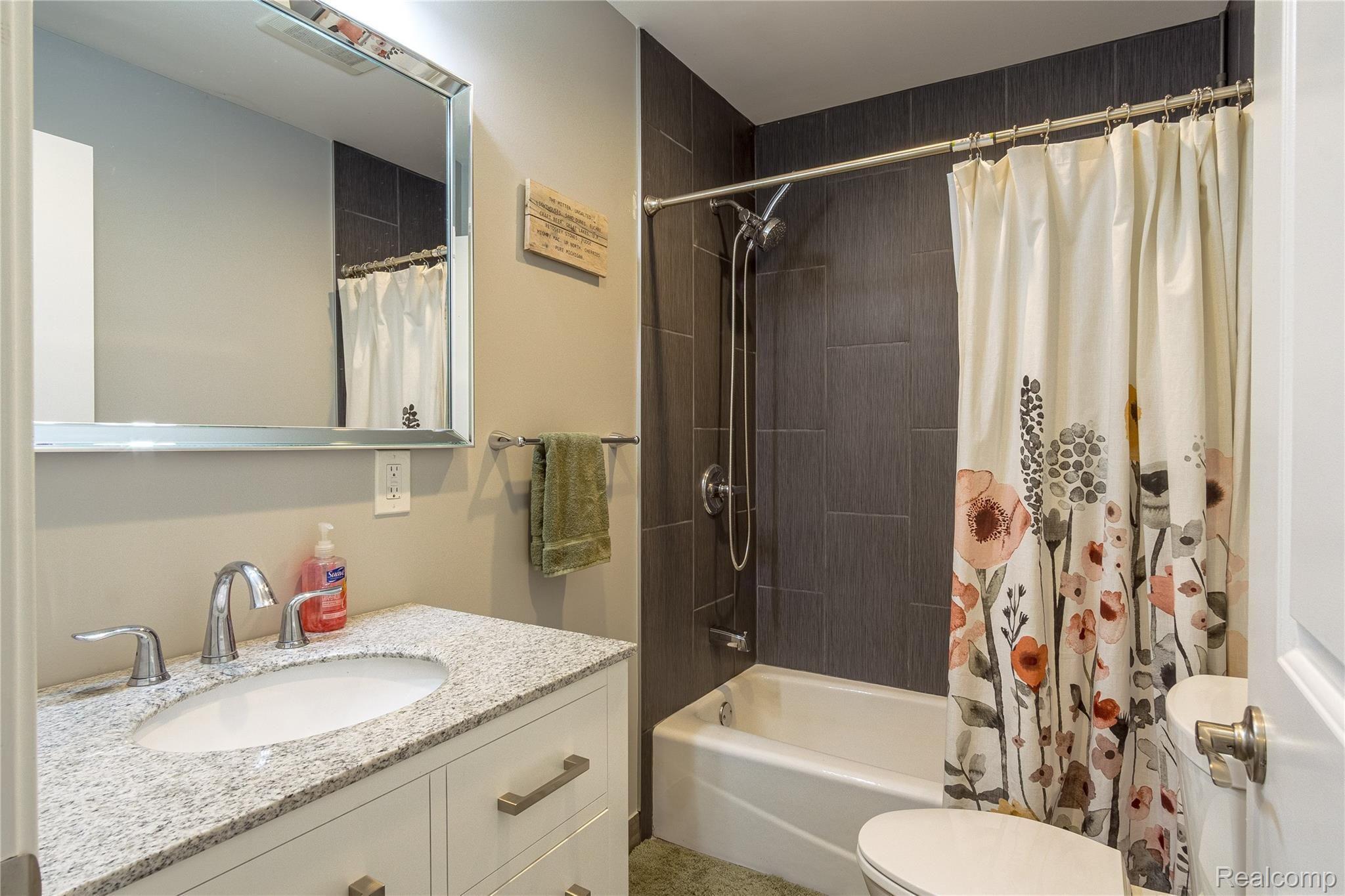 8419 Duffield Road Gaines, MI 48436 - Photo 13 of 21 Interiors (17 of 28).jpg