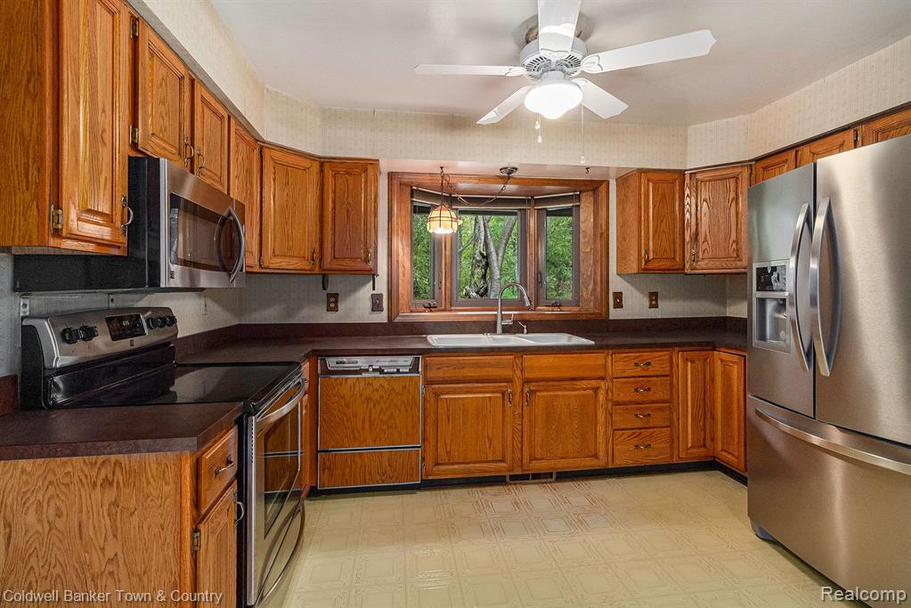 9233 Wiggins Road Howell, MI 48855 - Photo 10 of 28