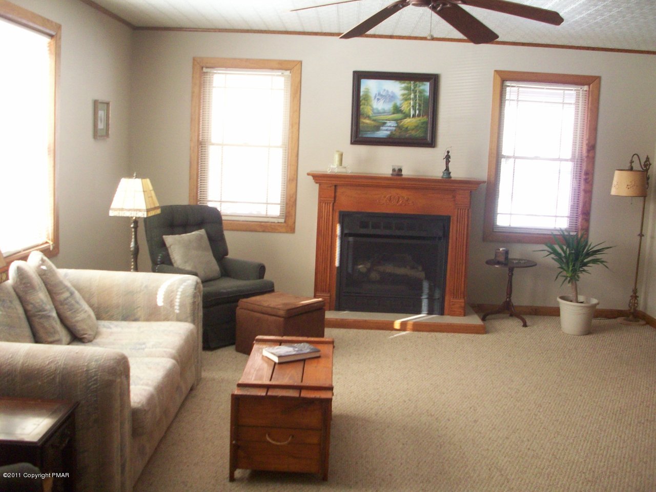 706 Ross Road Tobyhanna, PA 18466 - Photo 2 of 9 LIVING ROOM