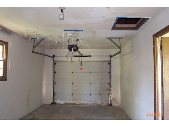 420 Rebecca Road Belvidere, IL 61008 - Photo 8 of 11 a view of a garage