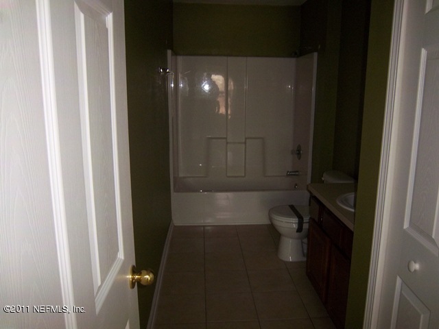 7920 Merrill Road, Unit 2113 Jacksonville, FL 32277 - Photo 5 of 7 a bathroom with a shower