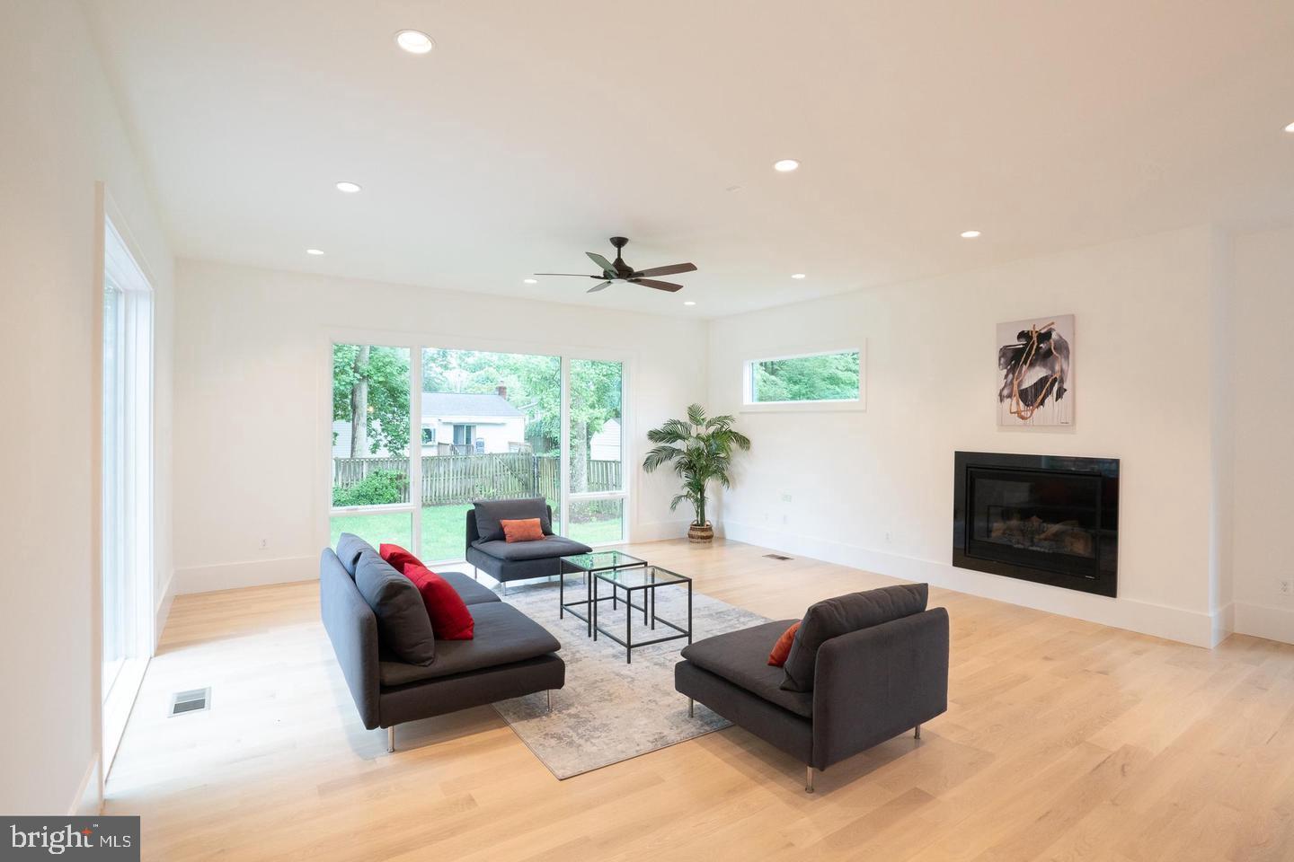 110 Tapawingo Road Southwest Vienna, VA 22180 - Photo 26 of 69 Natural light, recessed lights!