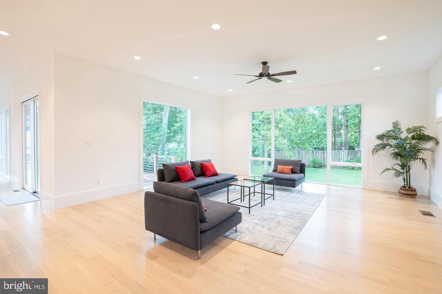 110 Tapawingo Road Southwest Vienna, VA 22180 - Photo 29 of 69 Light, light, light!