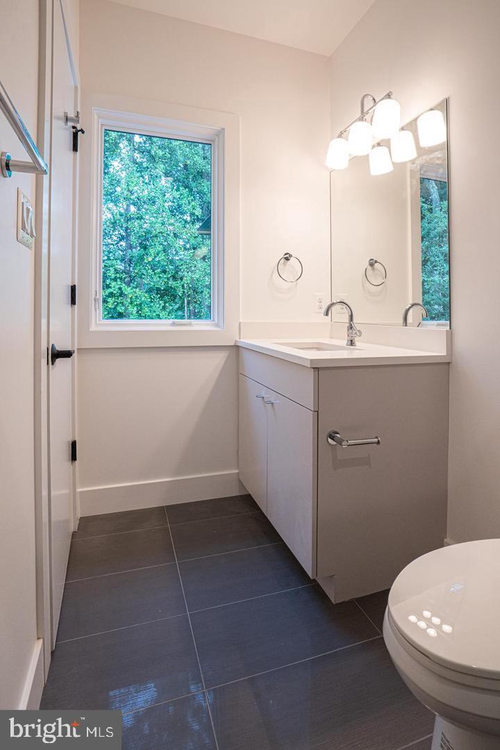 110 Tapawingo Road Southwest Vienna, VA 22180 - Photo 48 of 69 Upper level bath