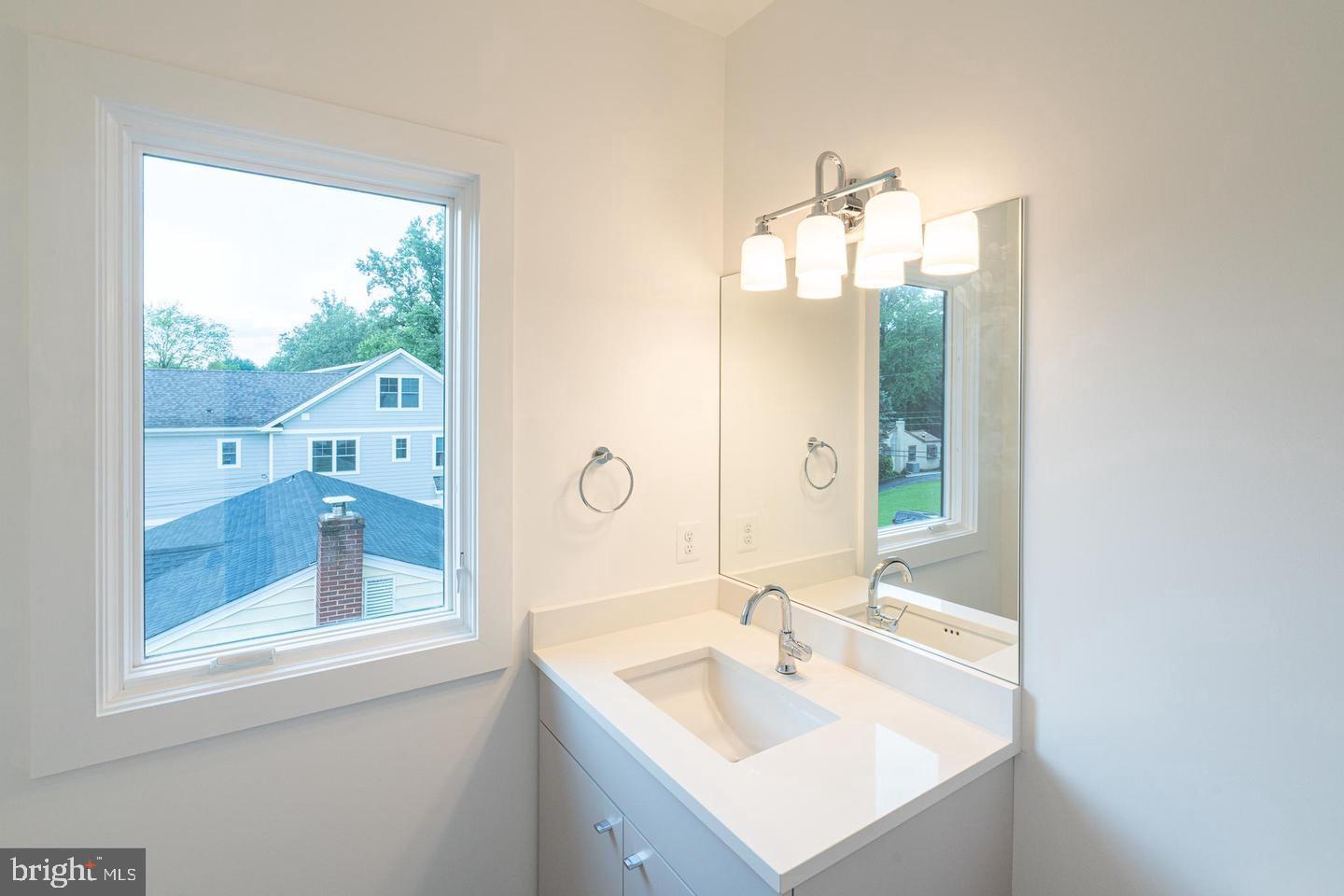 110 Tapawingo Road Southwest Vienna, VA 22180 - Photo 50 of 69 Upper level bath