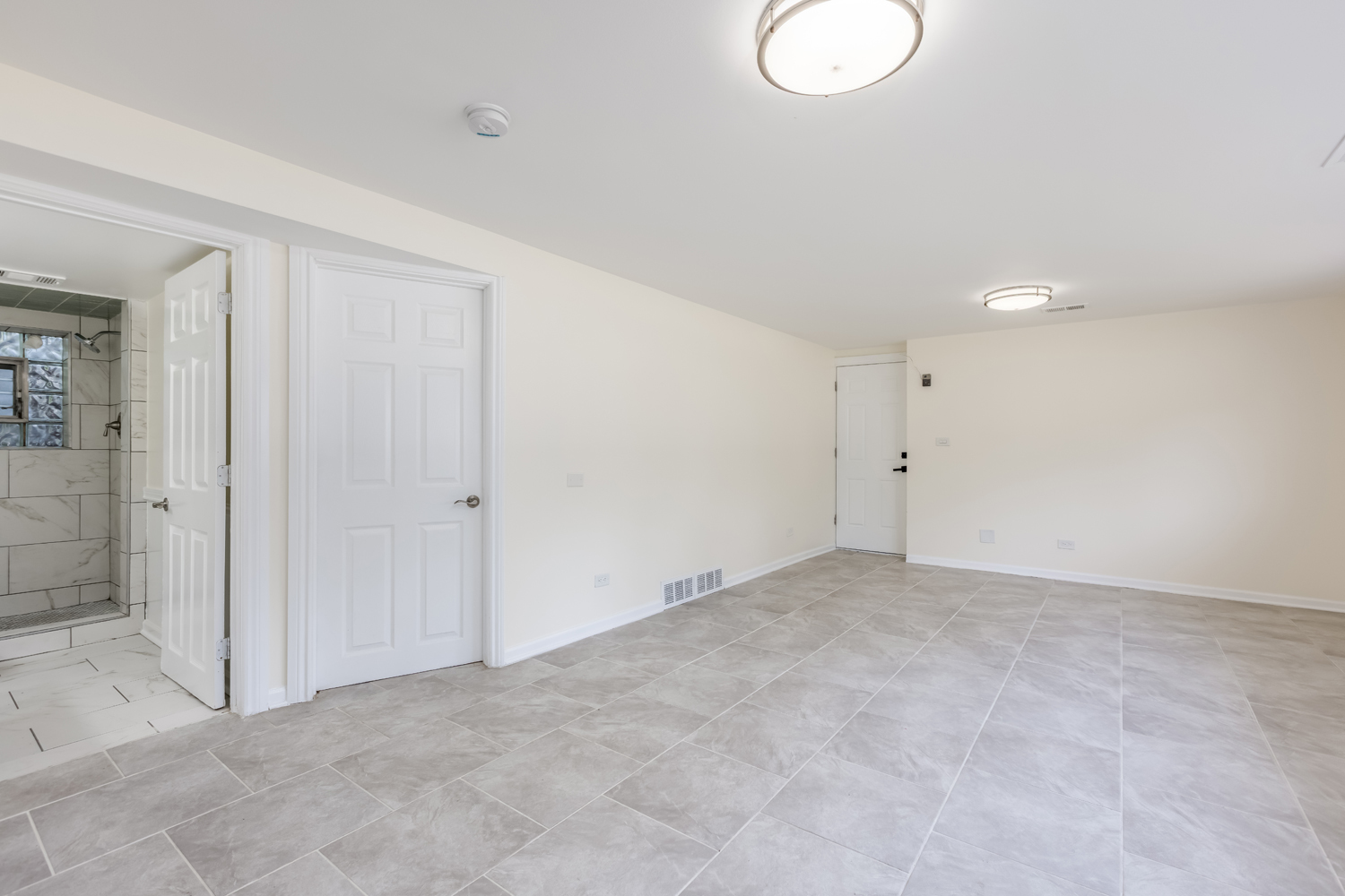 8717 Gross Point Road Skokie, IL 60077 - Photo 28 of 36 a view of an empty room