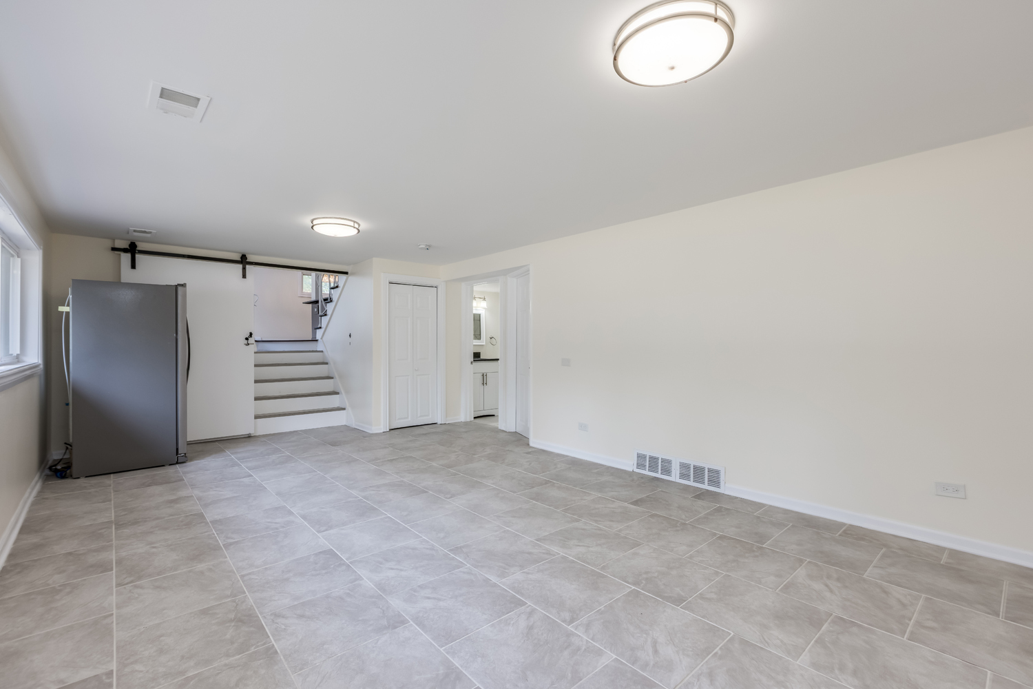 8717 Gross Point Road Skokie, IL 60077 - Photo 30 of 36 a view of an empty room