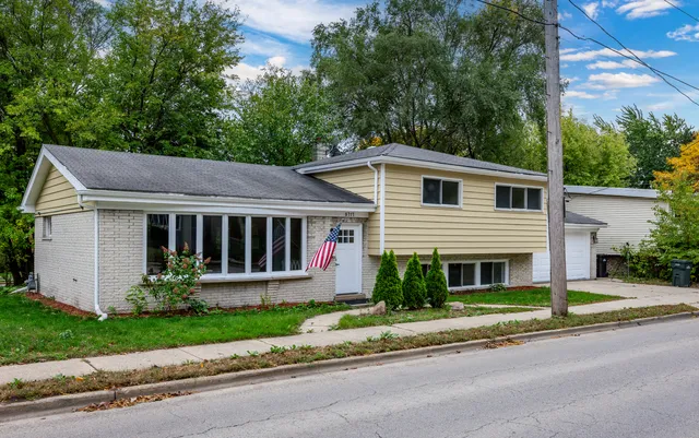 $499,900 | 8717 Gross Point Road, Skokie, IL 60077