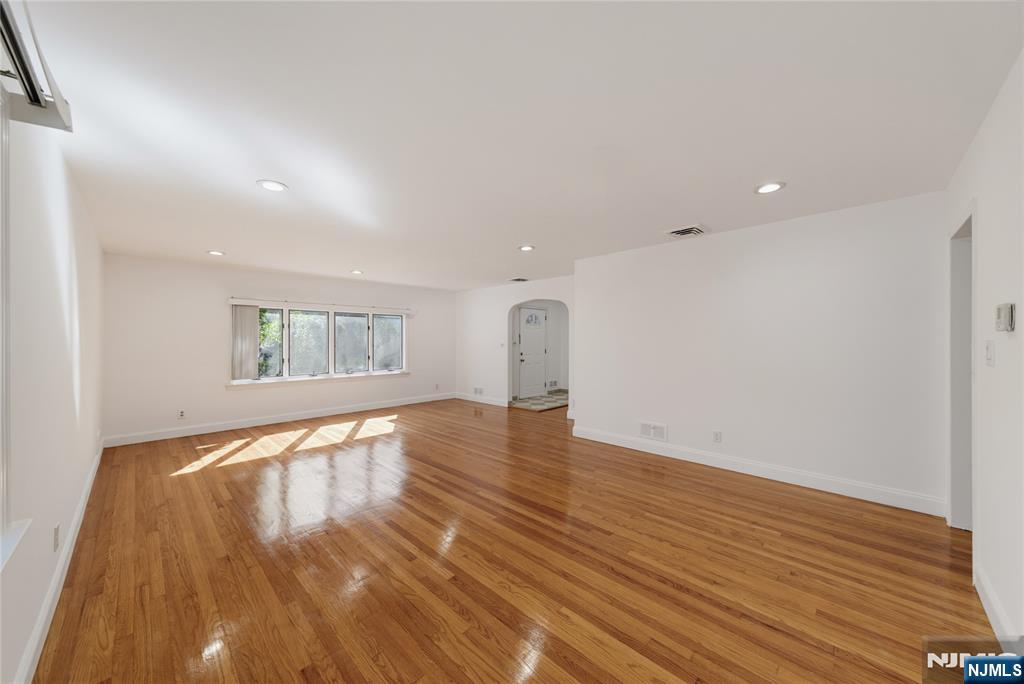 495 Bluff Road Fort Lee, NJ 07024 - Photo 9 of 37 Gallery Image 9
