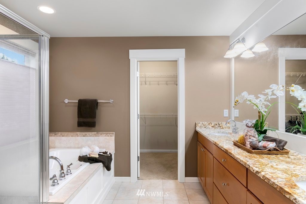 552 Mount Baker Place Northeast Renton, WA 98059 - Photo 16 of 25 a bath room with sink and mirror