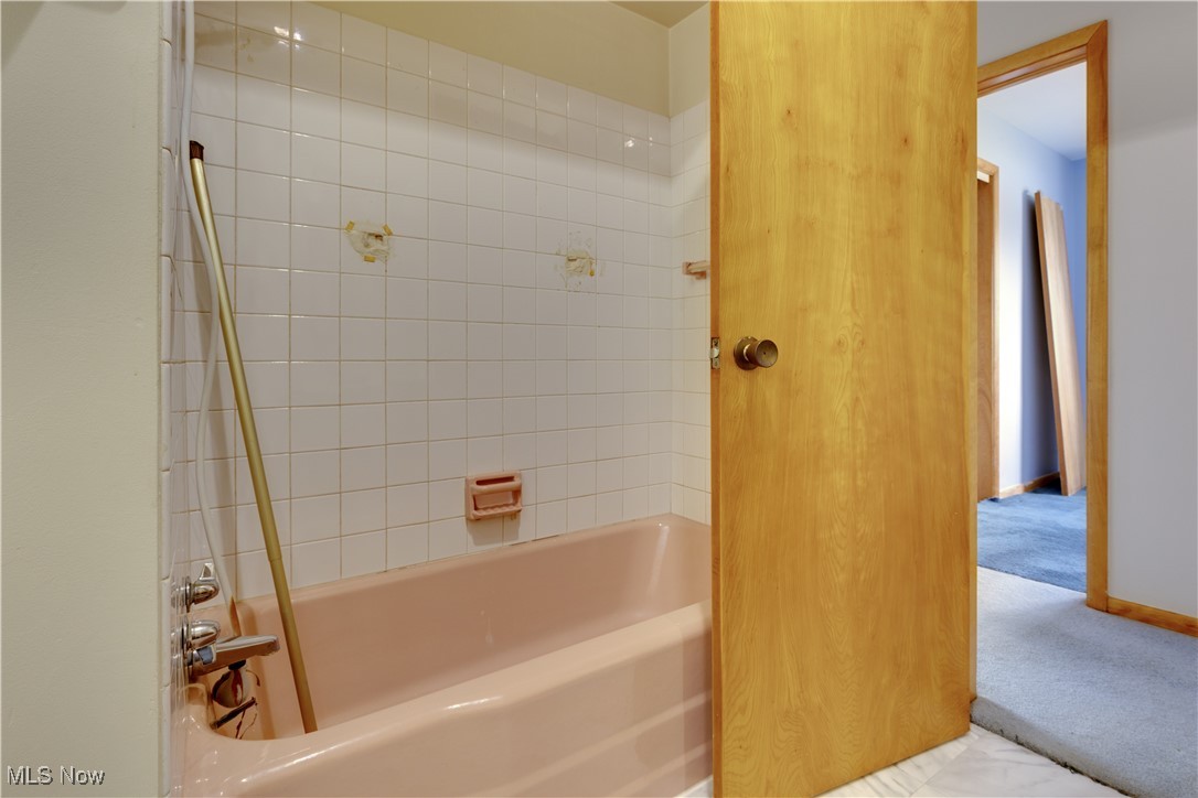 1847 Conley Road Mogadore, OH 44260 - Photo 23 of 42 Bathroom with tiled shower / bath