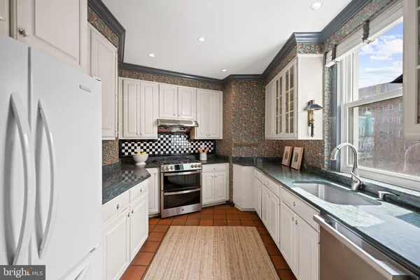 $415,000 | 3405 Greenway, Unit 206, Baltimore, MD 21218