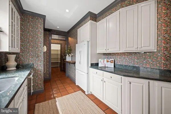 $415,000 | 3405 Greenway, Unit 206, Baltimore, MD 21218