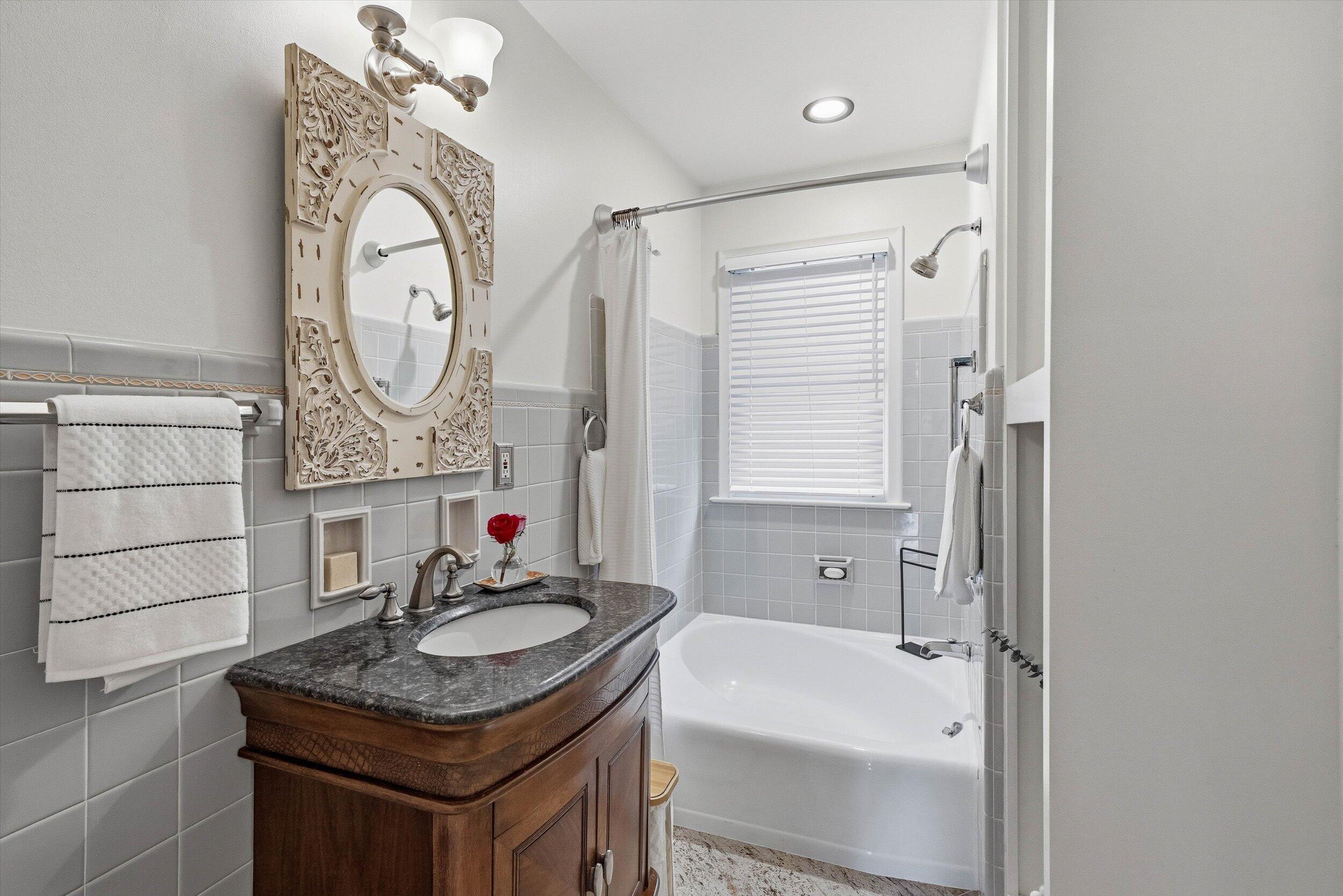 9431 Hawthorne Road Mequon, WI 53097 - Photo 17 of 67 Main bath features oval tub