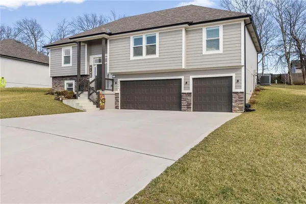 $430,000 | 1404 Northwest Maple Drive, Grain Valley, MO 64029