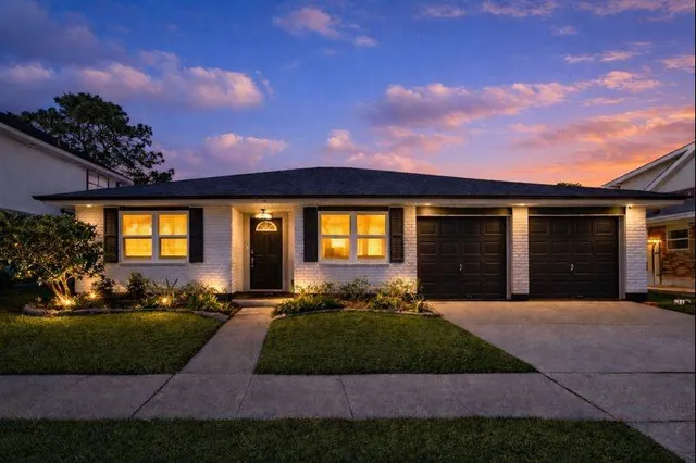 $369,900 | 3205 Lake Trail Drive, Metairie, LA 70003