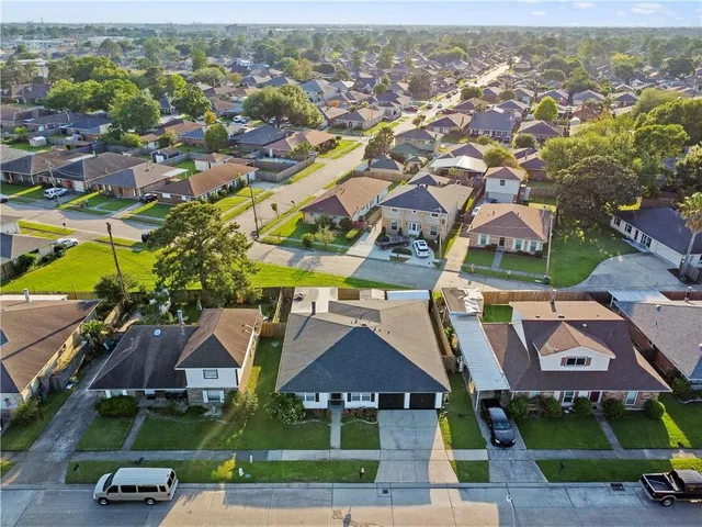 $369,900 | 3205 Lake Trail Drive, Metairie, LA 70003