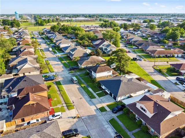 $369,900 | 3205 Lake Trail Drive, Metairie, LA 70003