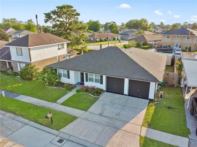 $369,900 | 3205 Lake Trail Drive, Metairie, LA 70003