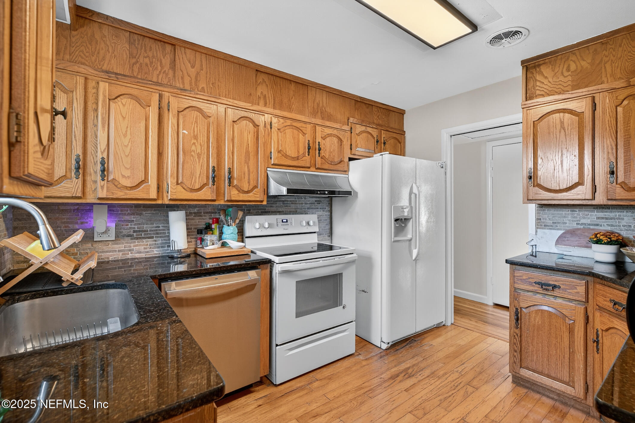 7470 Spinola Road Jacksonville, FL 32217 - Photo 28 of 76 a kitchen with stainless steel appliances granite countertop a refrigerator stove and sink