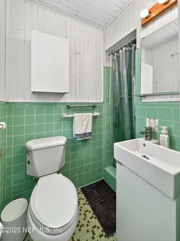 a view of an house with backyard space and balcony