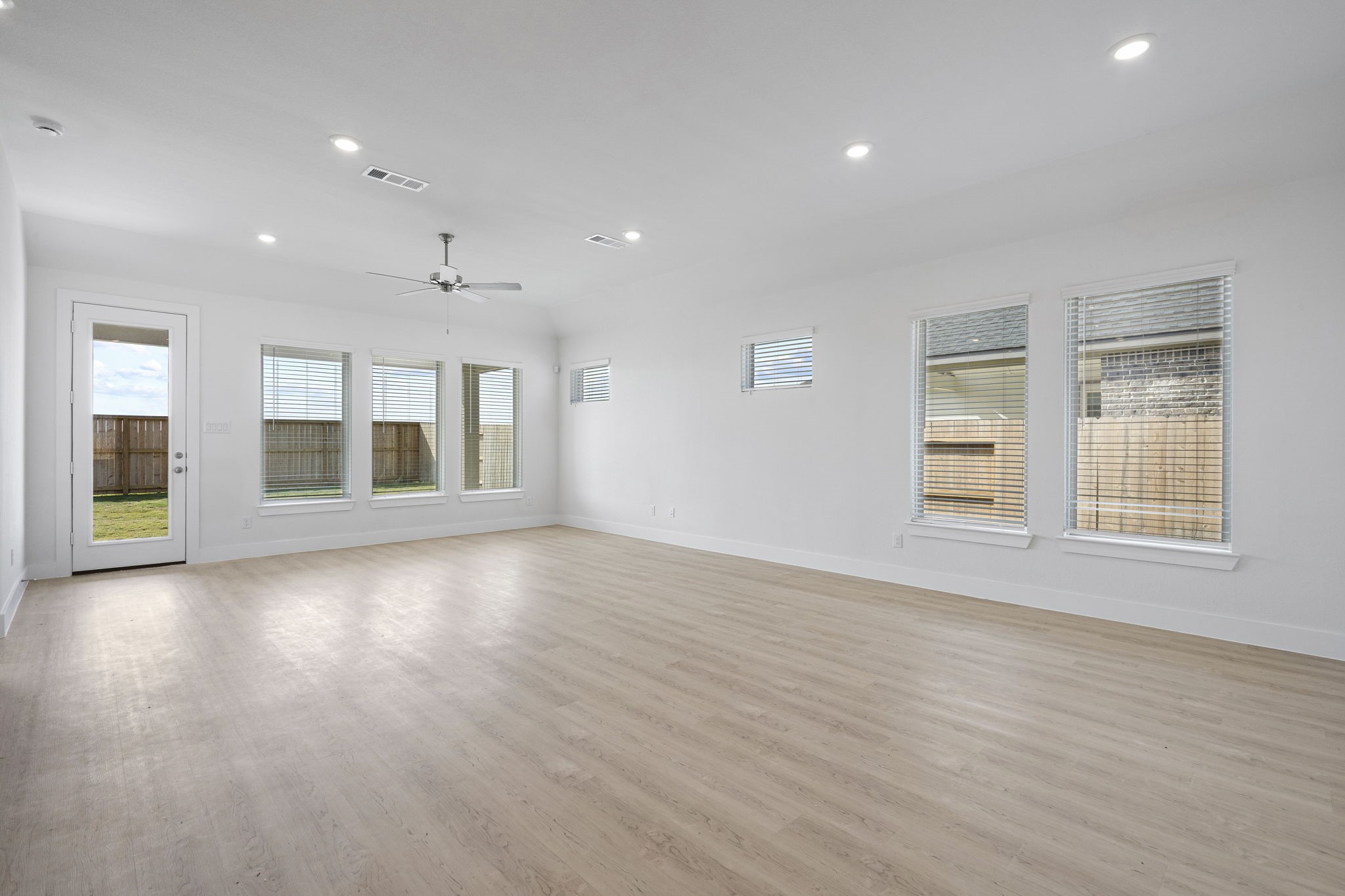 616 Cross Timbers Trace Hempstead, TX 77445 - Photo 7 of 31